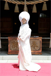 写真: 白無垢綿帽子の花嫁1