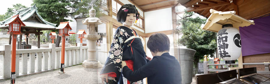 写真:草加神社・黒引き振袖の花嫁の着付け