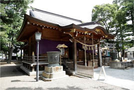 写真: 草加神社の拝殿